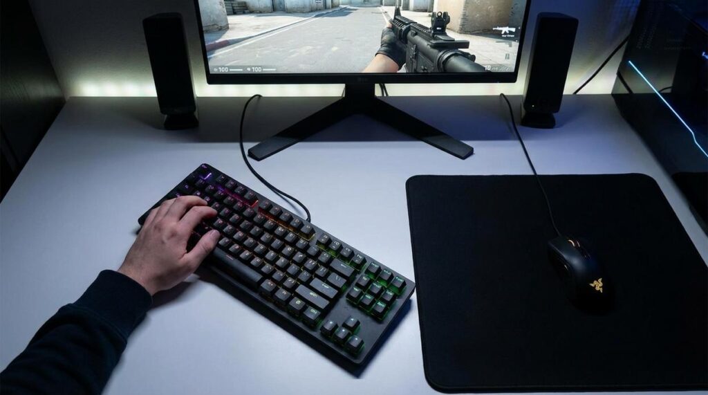 why do gamers tilt their keyboard tportstick